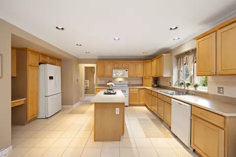 Kitchen - 45819 Winthrop, Macomb, MI 48044 photo 1 of 5