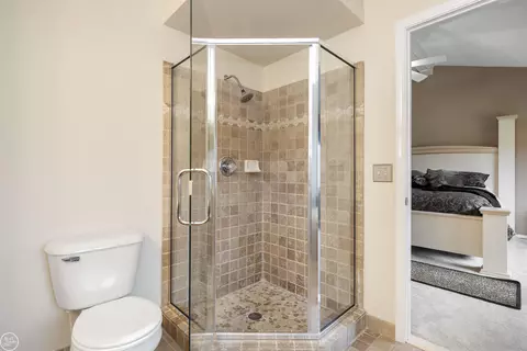 Bath - 45819 Winthrop, Macomb, MI 48044 photo 4 of 5