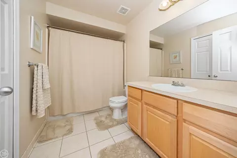 Bath - 45819 Winthrop, Macomb, MI 48044 photo 5 of 5
