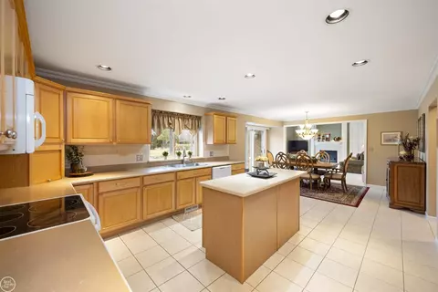 Kitchen - 45819 Winthrop, Macomb, MI 48044 photo 4 of 5