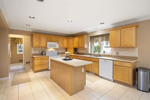 Kitchen - 45819 Winthrop, Macomb, MI 48044 photo 2 of 5