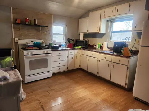 306 E 6th, Clare, MI 48617 photo 3