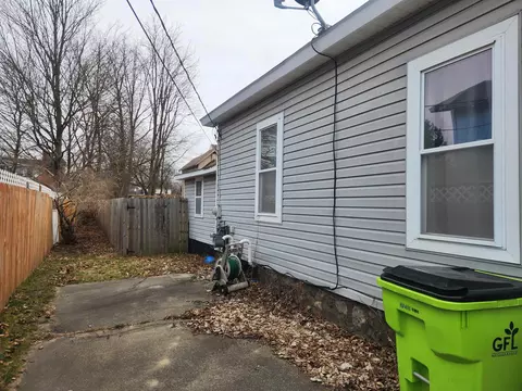 306 E 6th, Clare, MI 48617 photo 2