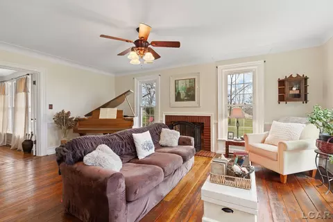 Living - 7230 Milwaukee, Tecumseh, MI 49286 photo 2 of 5