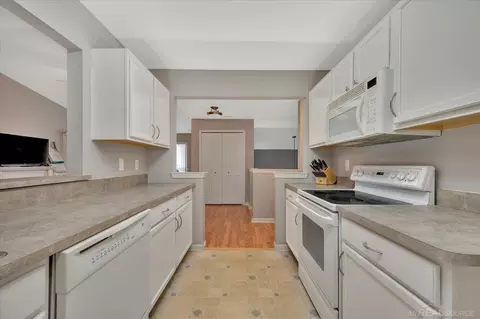 16453 Chatham, Macomb, MI 48044 photo 10