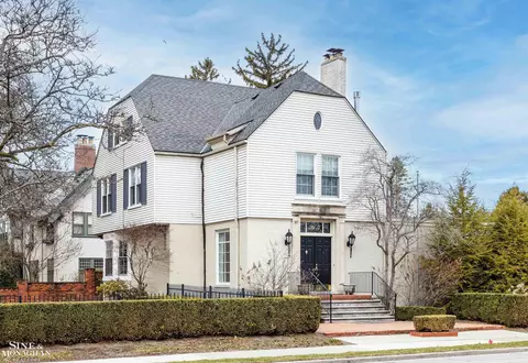 17 Lake Shr, Grosse Pointe Farms, MI 48236