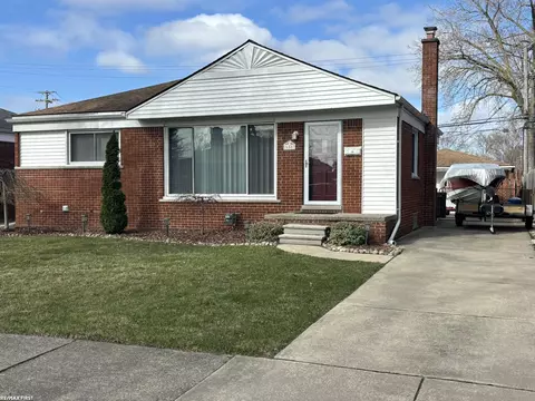 26507 Larchmont, Saint Clair Shores, MI 48081