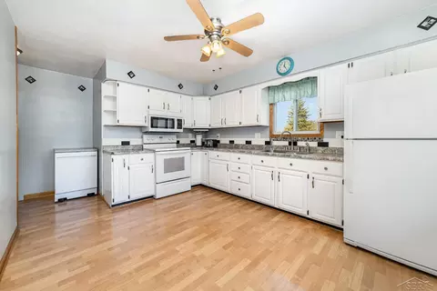 Kitchen - 9276 East, Burt, MI 48417 photo 1 of 2