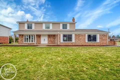 37608 Santa Barbara, Clinton Township, MI 48036