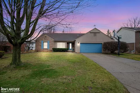 23634 Hickory Grv, Novi, MI 48375