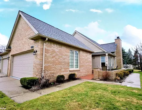 16711 Cobblestone W, Macomb, MI 48042