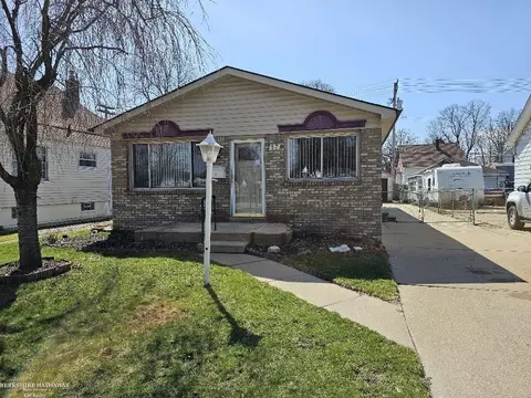 17 Leonore, Mount Clemens, MI 48043