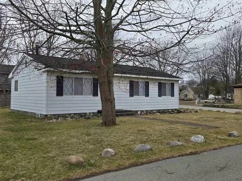 121 N Park, Algonac, MI 48001 photo 3