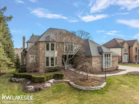 1065 Stony Pointe, Rochester, MI 48307
