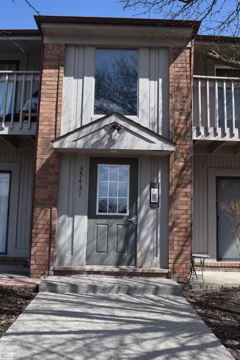 35431 Hickory Woods #8, Clinton Township, MI 48035