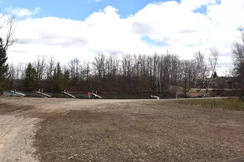 5224 King Richards, Gladwin, MI 48624 photo 9
