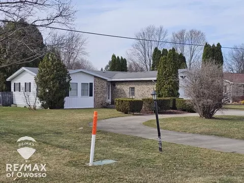 1901 Tahyio, Owosso, MI 48867