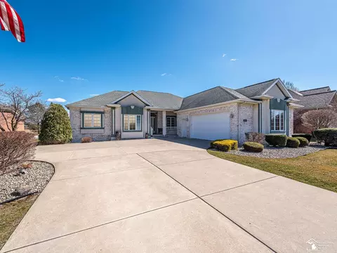 811 Saint James Park, Monroe, MI 48161