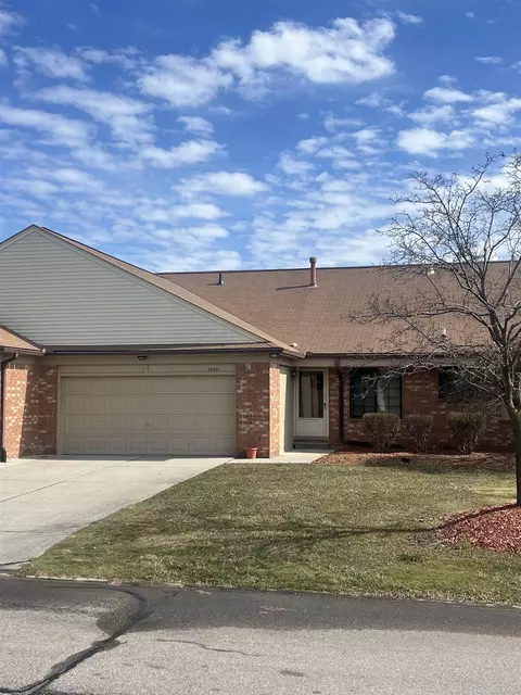 20591 Pine Mdw, Clinton Township, MI 48036