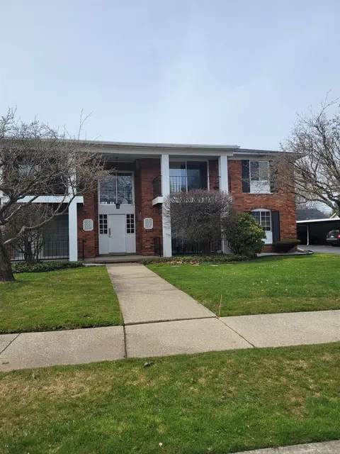 22041 E 11 Mile, Saint Clair Shores, MI 48081