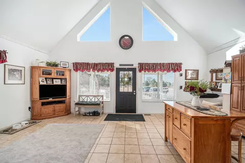 Entry Way - 1614 Bunkerhill, Gladwin, MI 48624 photo 2 of 2