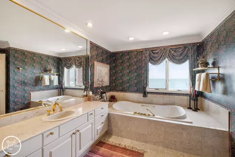 Bath - 7 Windemere, Grosse Pointe Farms, MI 48236 photo 1 of 5