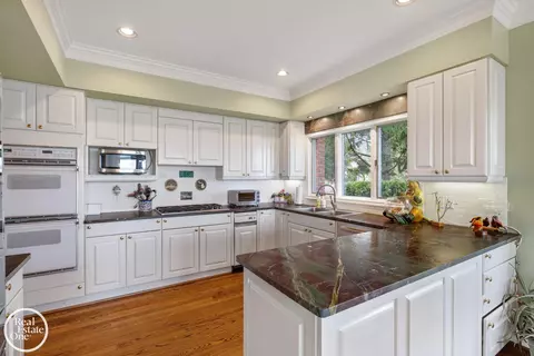 Kitchen - 7 Windemere, Grosse Pointe Farms, MI 48236 photo 3 of 5