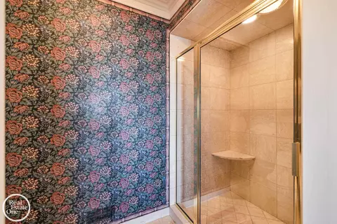 Bath - 7 Windemere, Grosse Pointe Farms, MI 48236 photo 2 of 5