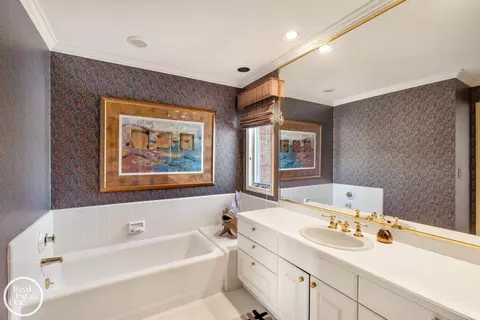 Bath - 7 Windemere, Grosse Pointe Farms, MI 48236 photo 3 of 5