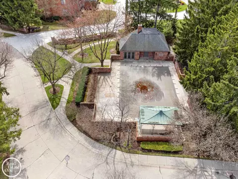 View/Area - 7 Windemere, Grosse Pointe Farms, MI 48236 photo 9 of 11
