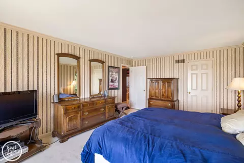 Bedroom - 7 Windemere, Grosse Pointe Farms, MI 48236 photo 5 of 6