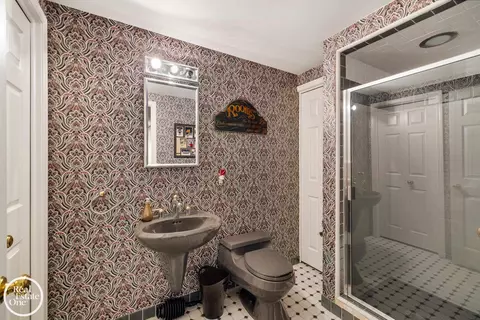 Bath - 7 Windemere, Grosse Pointe Farms, MI 48236 photo 5 of 5