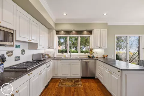 Kitchen - 7 Windemere, Grosse Pointe Farms, MI 48236 photo 1 of 5