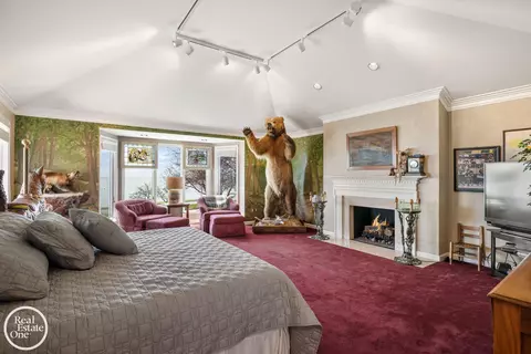 Bedroom - 7 Windemere, Grosse Pointe Farms, MI 48236 photo 2 of 6