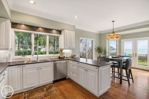 Kitchen - 7 Windemere, Grosse Pointe Farms, MI 48236 photo 2 of 5