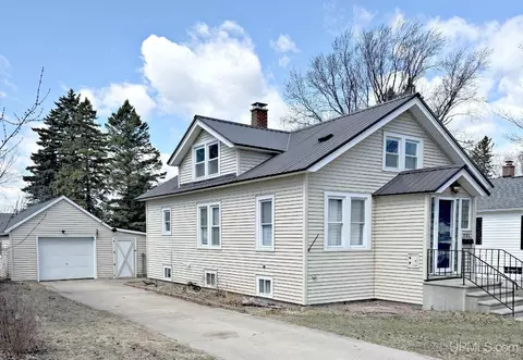 1905 16th, Menominee, MI 49858