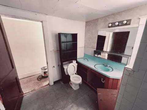 Bath - 1646 Bennett, Flint, MI 48506 photo 1 of 1