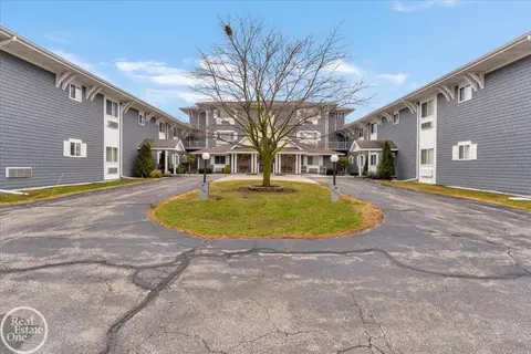 4500 Lakeshore #03, Fort Gratiot, MI 48059