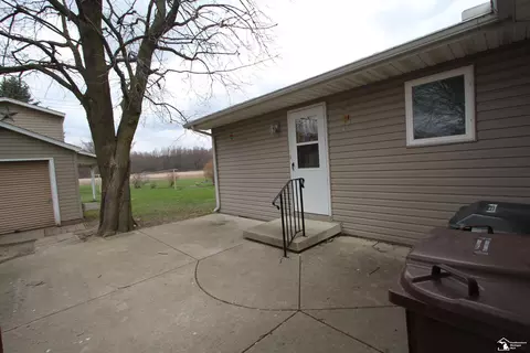6065 War, Monroe, MI 48162 photo 3