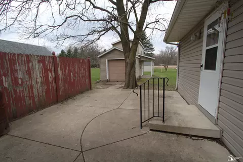 6065 War, Monroe, MI 48162 photo 4