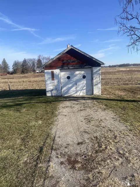 2438 W Sigler, Monroe, MI 48162 photo 2