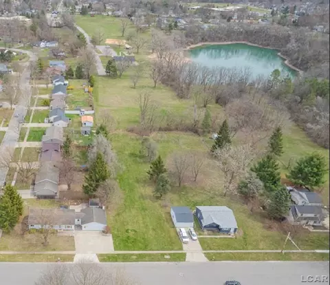 400 Cairns, Tecumseh, MI 49286 photo 2