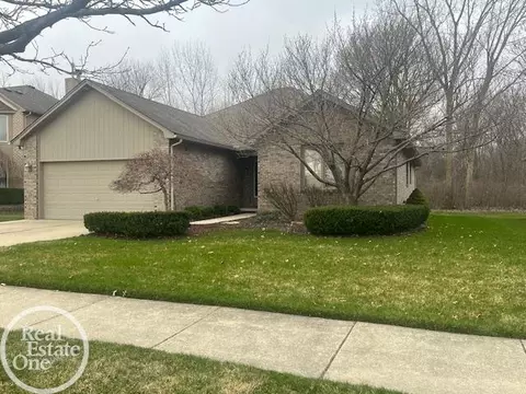 54505 Pine, New Baltimore, MI 48047