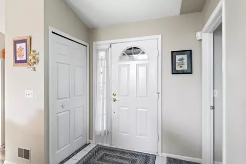 Entry Way - 9344 Pinecrest, Davison, MI 48423 photo 1 of 4