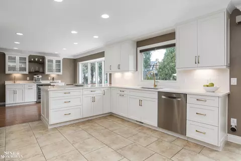 40 Regal, Grosse Pointe Shores, MI 48236 photo 13