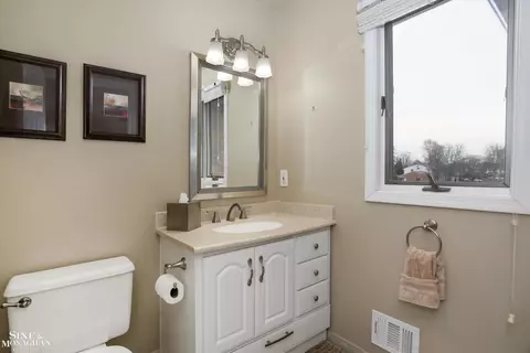 40 Regal, Grosse Pointe Shores, MI 48236 photo 32