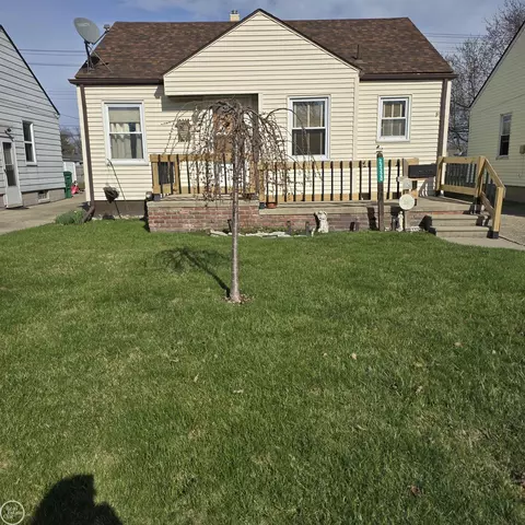 23320 Lexington, Eastpointe, MI 48021