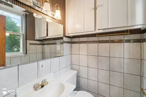 Bath - 514 Chalmers, Flint, MI 48503 photo 4 of 4