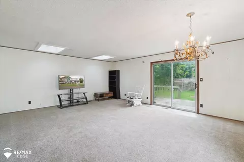 Living - 514 Chalmers, Flint, MI 48503 photo 5 of 8