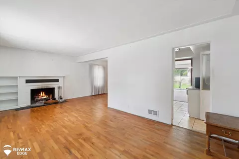 Living - 514 Chalmers, Flint, MI 48503 photo 1 of 8